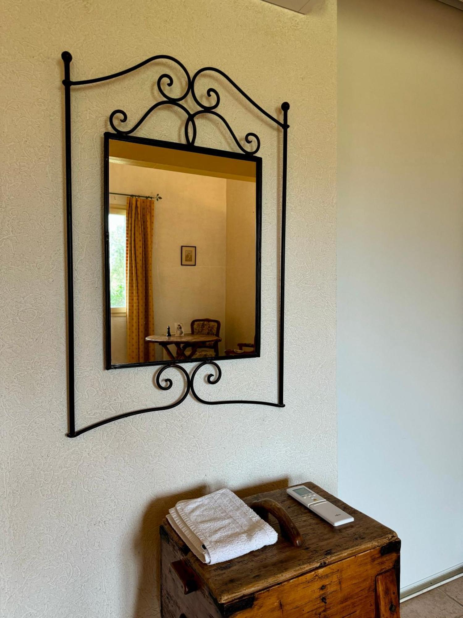 Mas Du Grand Peloux Hotell Port-Saint-Louis-du-Rhône Rom bilde