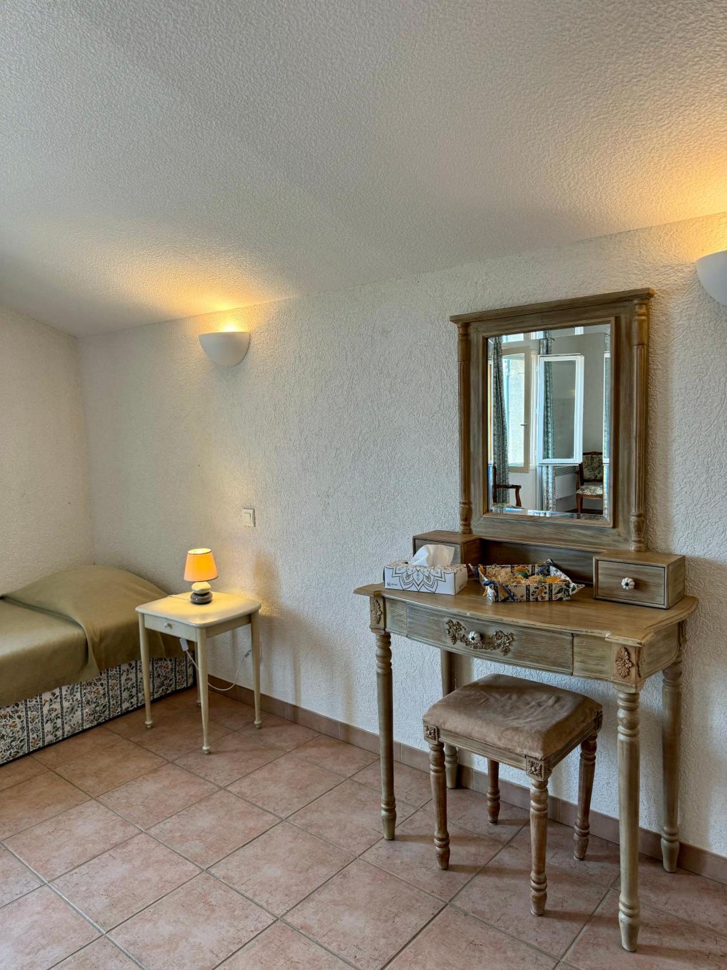 Mas Du Grand Peloux Hotell Port-Saint-Louis-du-Rhône Rom bilde