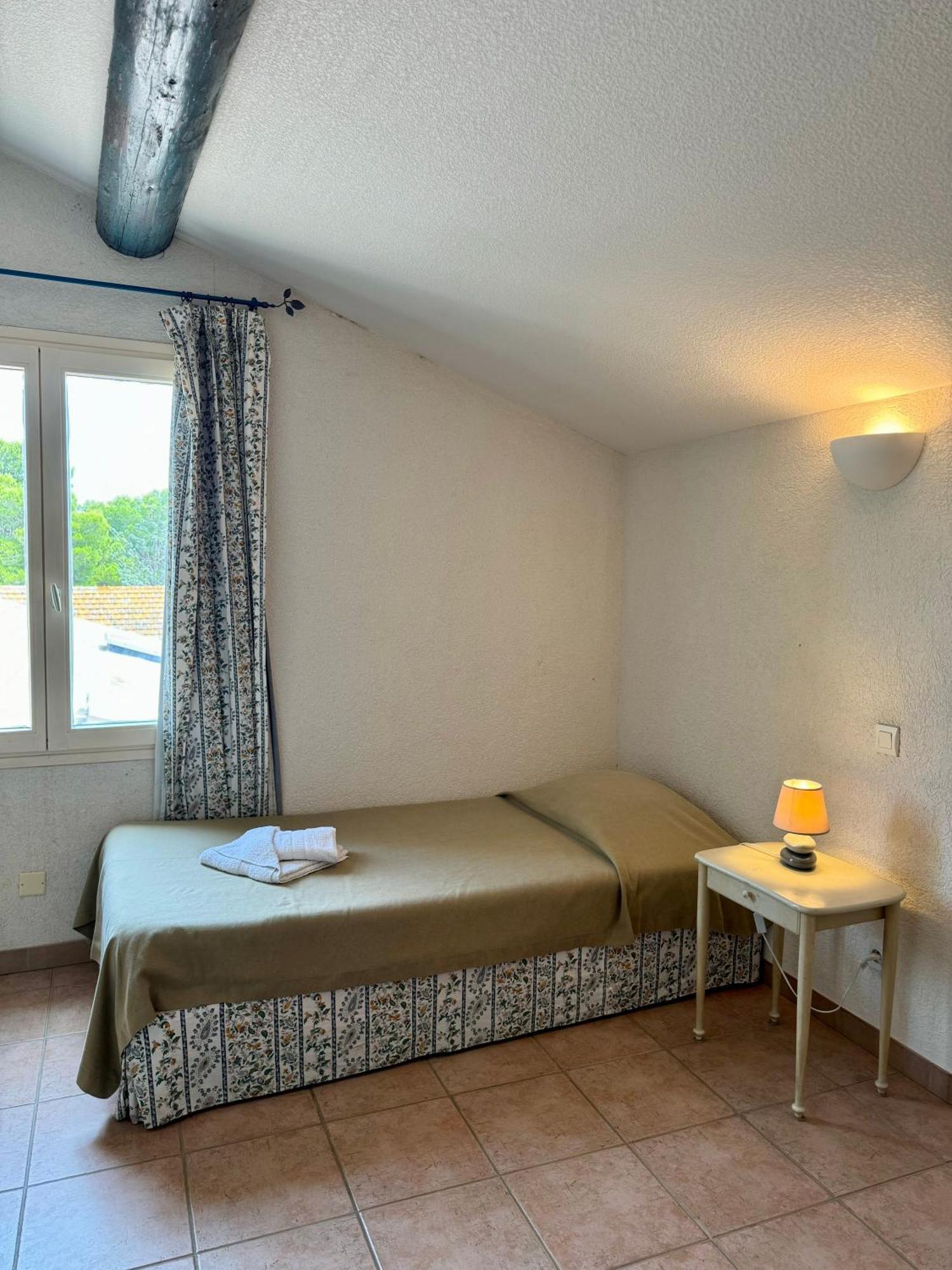 Mas Du Grand Peloux Hotell Port-Saint-Louis-du-Rhône Rom bilde