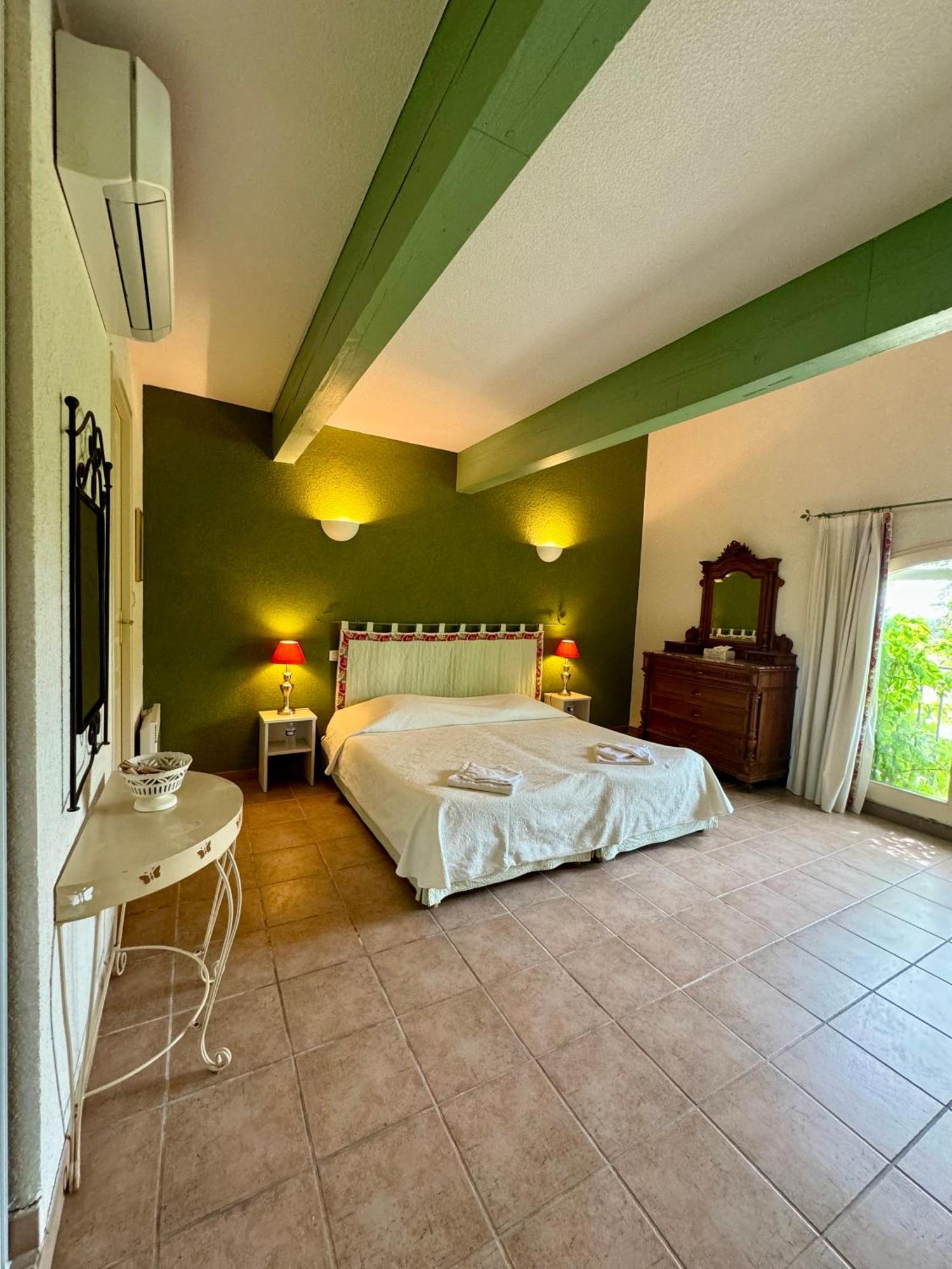 Mas Du Grand Peloux Hotell Port-Saint-Louis-du-Rhône Eksteriør bilde